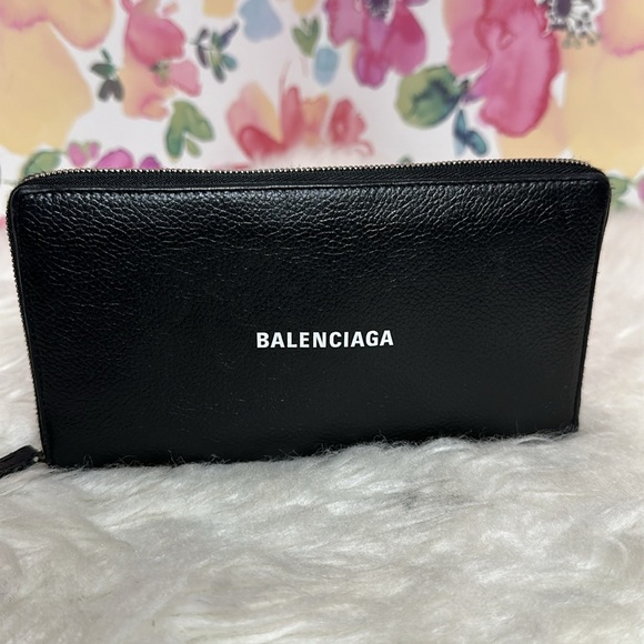 💯Authentic Balenciaga Black Leather Wallet🍀 - Picture 16 of 16